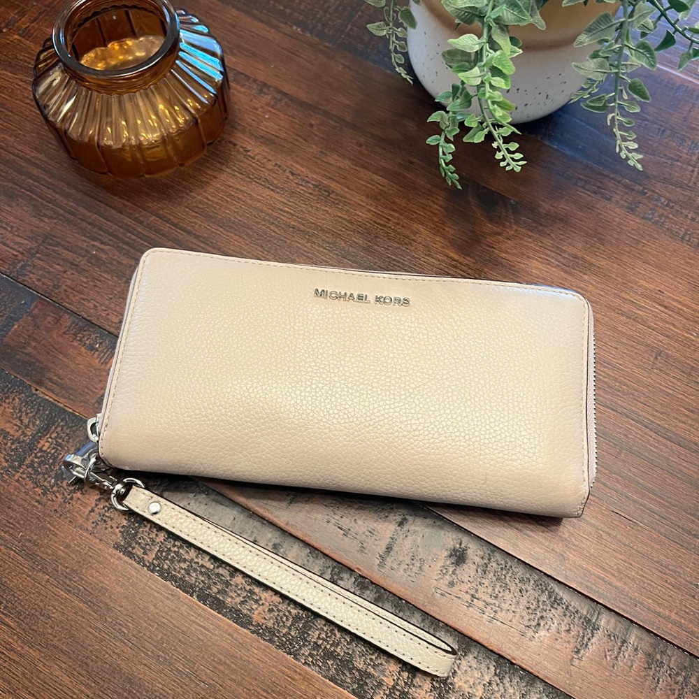 Michael Kors Jet Set Travel Large Pebbled Leather Wristlet